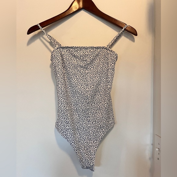 Only one piece strapless size small - Picture 1 of 5